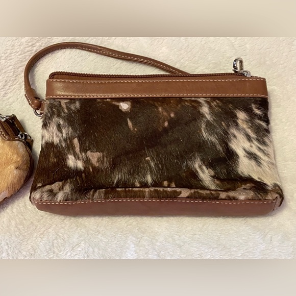 Cowhide wristlet w/coin purse - Picture 3 of 6